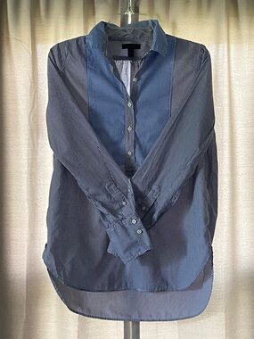J-CREW Button-Up Shirt in contrasting stripe blue/Navy and White SIZE 6